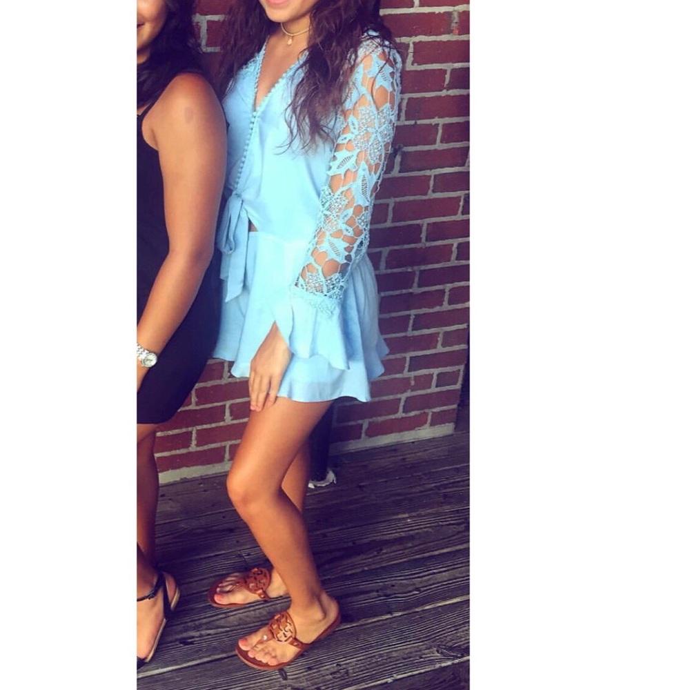 Boutique baby blue flowy romper ONLY WORN ONCE